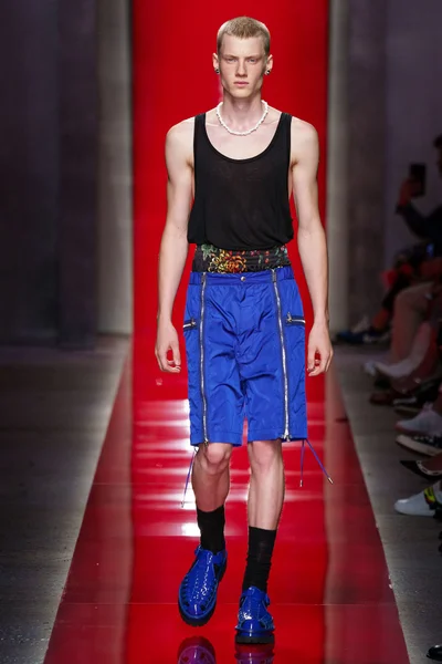 Look 13